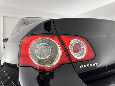 Volkswagen Passat 2.0 FSI Highline Aut. *NAVI-FULLMAP | LEATHER-ALCANTARA | SPORT-SEATS | ECC | HEATED-SEATS | PDC | CRUISE*