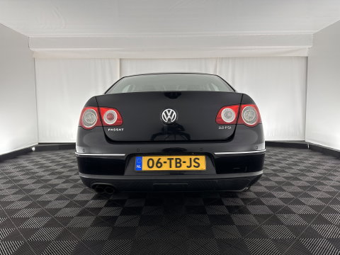 Volkswagen Passat 2.0 FSI Highline Aut. *NAVI-FULLMAP | LEATHER-ALCANTARA | SPORT-SEATS | ECC | HEATED-SEATS | PDC | CRUISE*