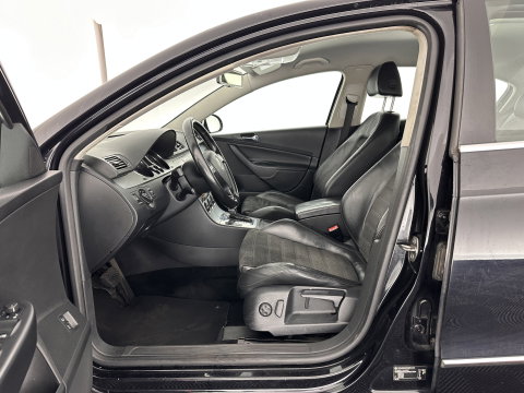 Volkswagen Passat 2.0 FSI Highline Aut. *NAVI-FULLMAP | LEATHER-ALCANTARA | SPORT-SEATS | ECC | HEATED-SEATS | PDC | CRUISE*