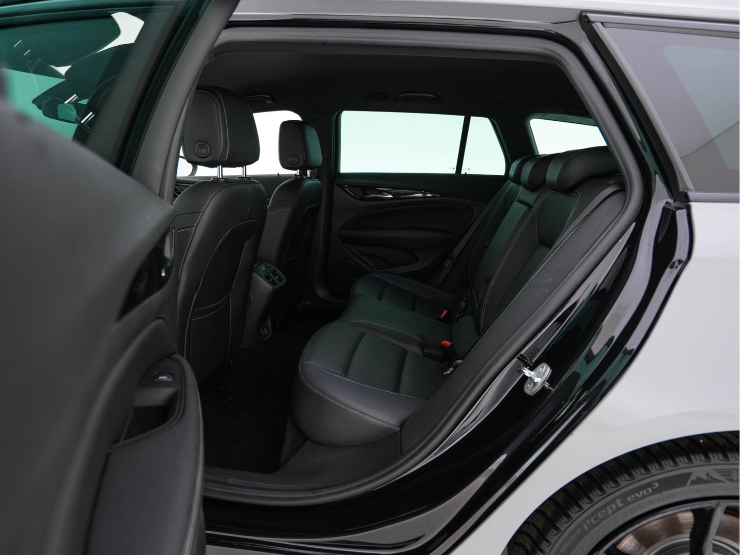 Opel Insignia Sports Tourer 2.0 Turbo GS-Sport-Line Aut. *FULL-LEATHER | BOSE-SOUND | HEAD-UP | ADAPT.CRUISE | FULL-LED | MEMORY-PACK | SPORT/HEATED/COOLED/MASSAGE-SEATS  | NAVI-FULLMAP | GREY-WRAPPED | KEYLESS | CAMERA | CARPLAY | LANE-ASSIST