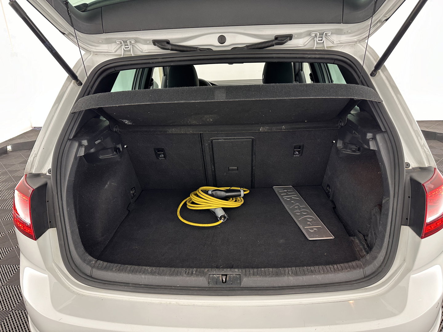 Volkswagen Golf 1.4 TSI GTE Aut. *FULL-LED | NAVI-FULLMAP | SPORTSEATS | DAB+  | ECC | SHIFTPADDLES | PARKPILOT | CRUISE | TOWBAR | 18''ALU*