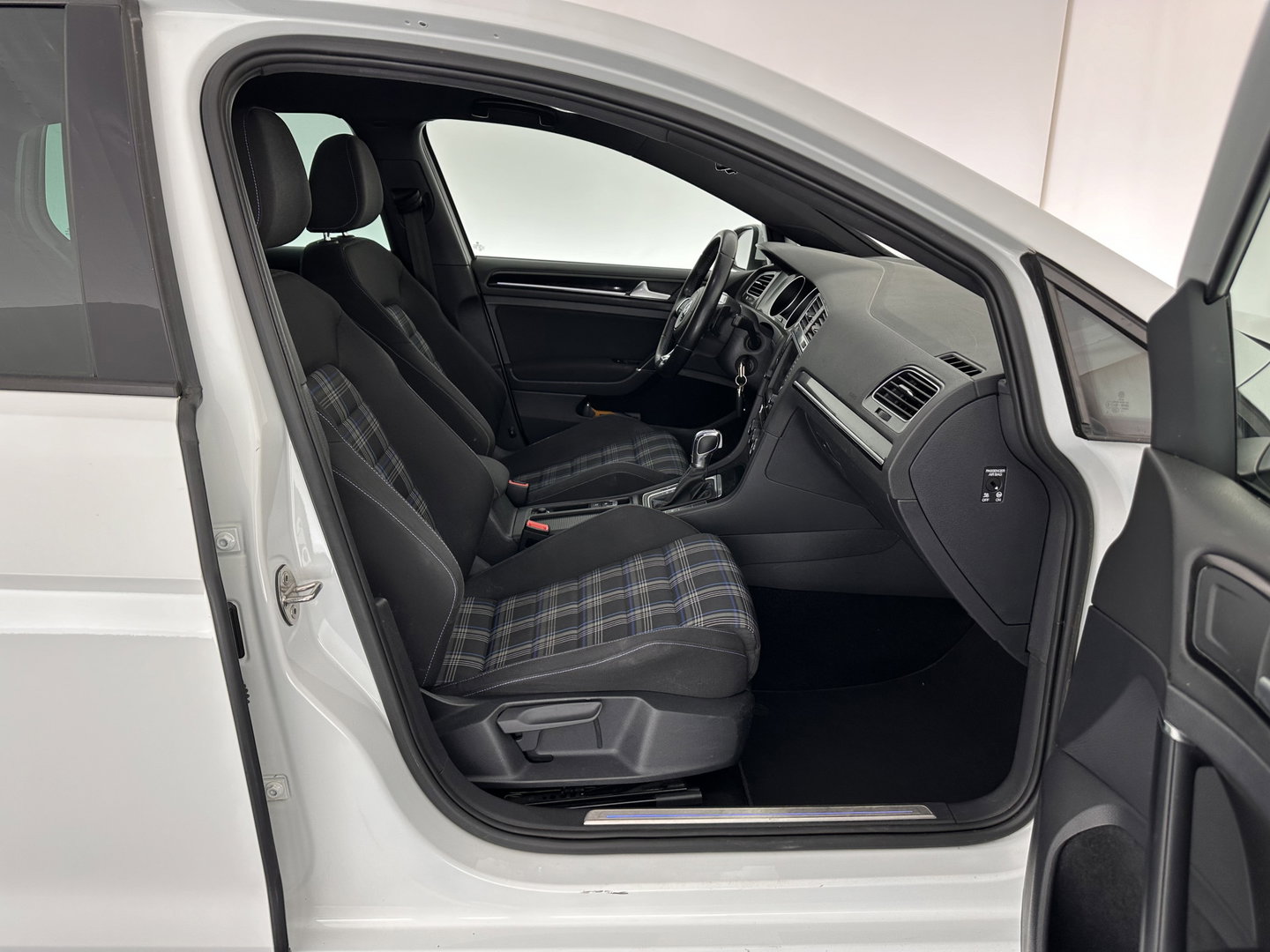 Volkswagen Golf 1.4 TSI GTE Aut. *FULL-LED | NAVI-FULLMAP | SPORTSEATS | DAB+  | ECC | SHIFTPADDLES | PARKPILOT | CRUISE | TOWBAR | 18''ALU*