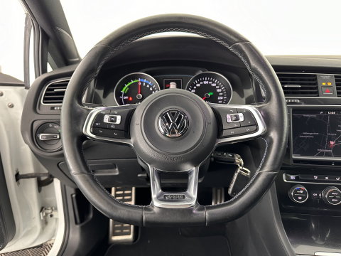 Volkswagen Golf 1.4 TSI GTE Aut. *FULL-LED | NAVI-FULLMAP | SPORTSEATS | DAB+  | ECC | SHIFTPADDLES | PARKPILOT | CRUISE | TOWBAR | 18''ALU*