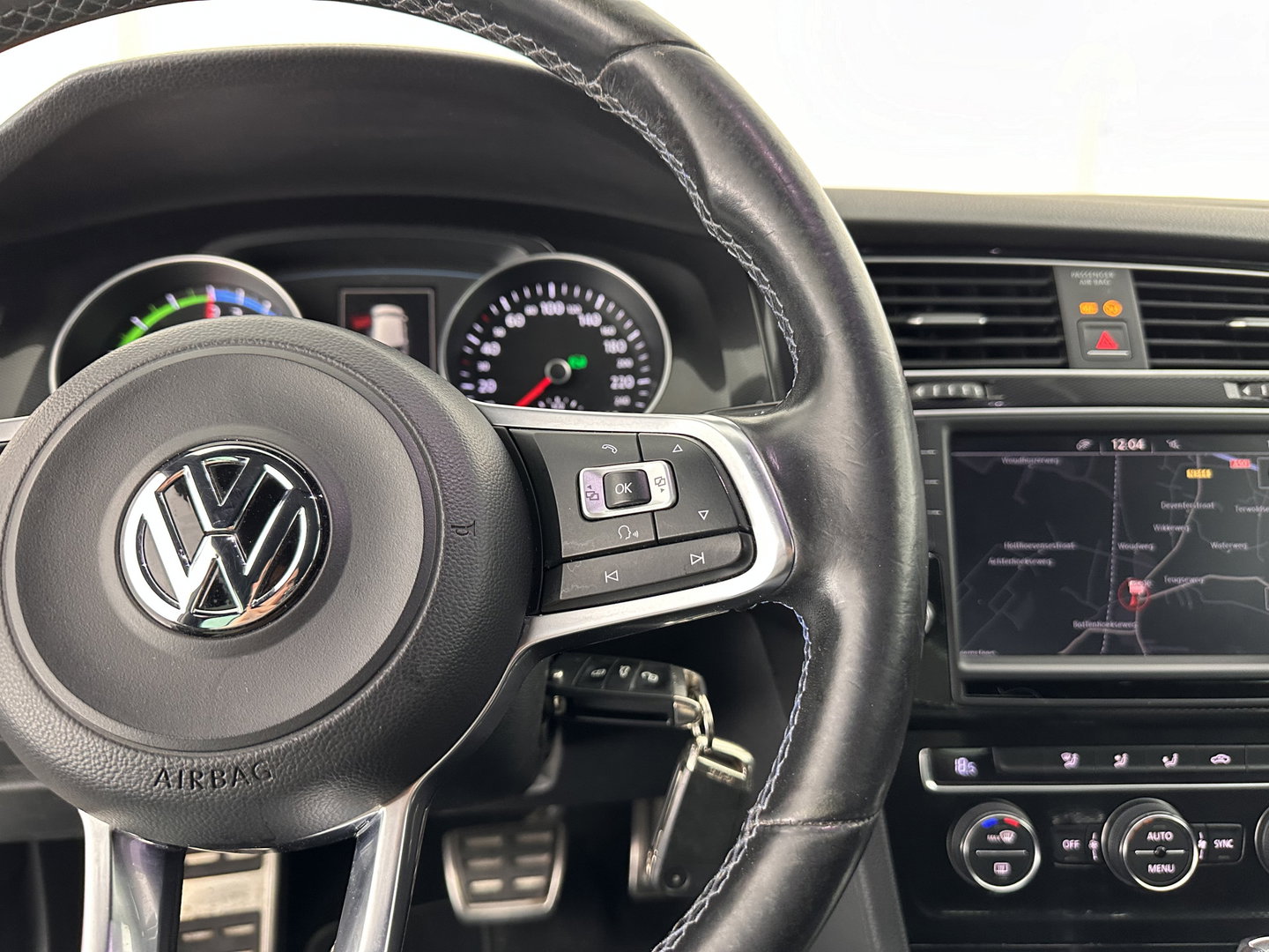 Volkswagen Golf 1.4 TSI GTE Aut. *FULL-LED | NAVI-FULLMAP | SPORTSEATS | DAB+  | ECC | SHIFTPADDLES | PARKPILOT | CRUISE | TOWBAR | 18''ALU*