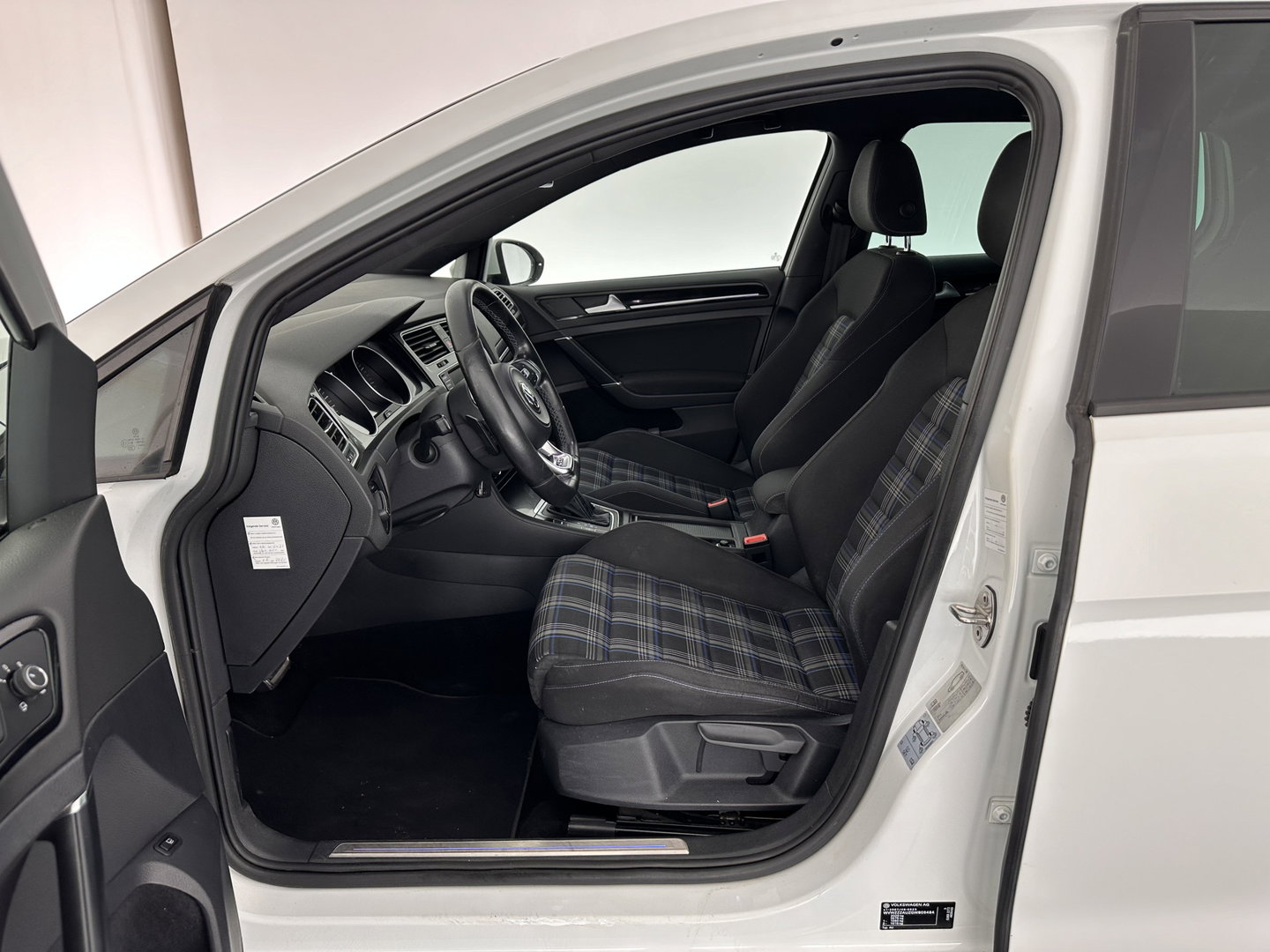 Volkswagen Golf 1.4 TSI GTE Aut. *FULL-LED | NAVI-FULLMAP | SPORTSEATS | DAB+  | ECC | SHIFTPADDLES | PARKPILOT | CRUISE | TOWBAR | 18''ALU*