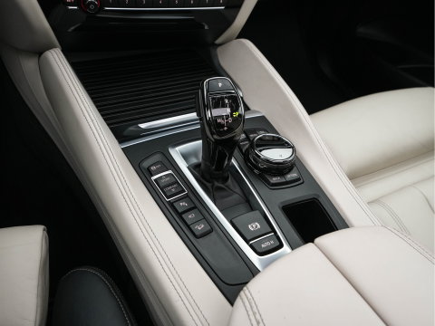 BMW X6 xDrive50i High-Executive M-Sportpack Aut. *PANO | HEAD-UP | TWO-COLOUR-LUXURYLEATHER | FULL-LED | MEMORY-PACK | HARMAN/KARDON-SOUNDSYSTEM |  | BLIND-SPOT | KEYLESS | CAMERA | COMFORT-SEATS | SOFT-CLOSE | 20''ALU*