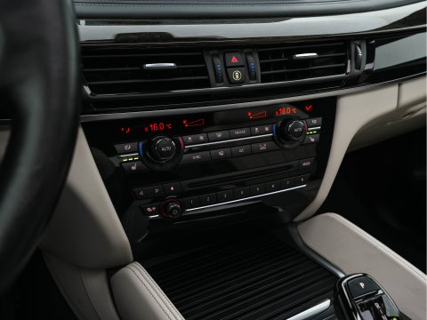 BMW X6 xDrive50i High-Executive M-Sportpack Aut. *PANO | HEAD-UP | TWO-COLOUR-LUXURYLEATHER | FULL-LED | MEMORY-PACK | HARMAN/KARDON-SOUNDSYSTEM |  | BLIND-SPOT | KEYLESS | CAMERA | COMFORT-SEATS | SOFT-CLOSE | 20''ALU*