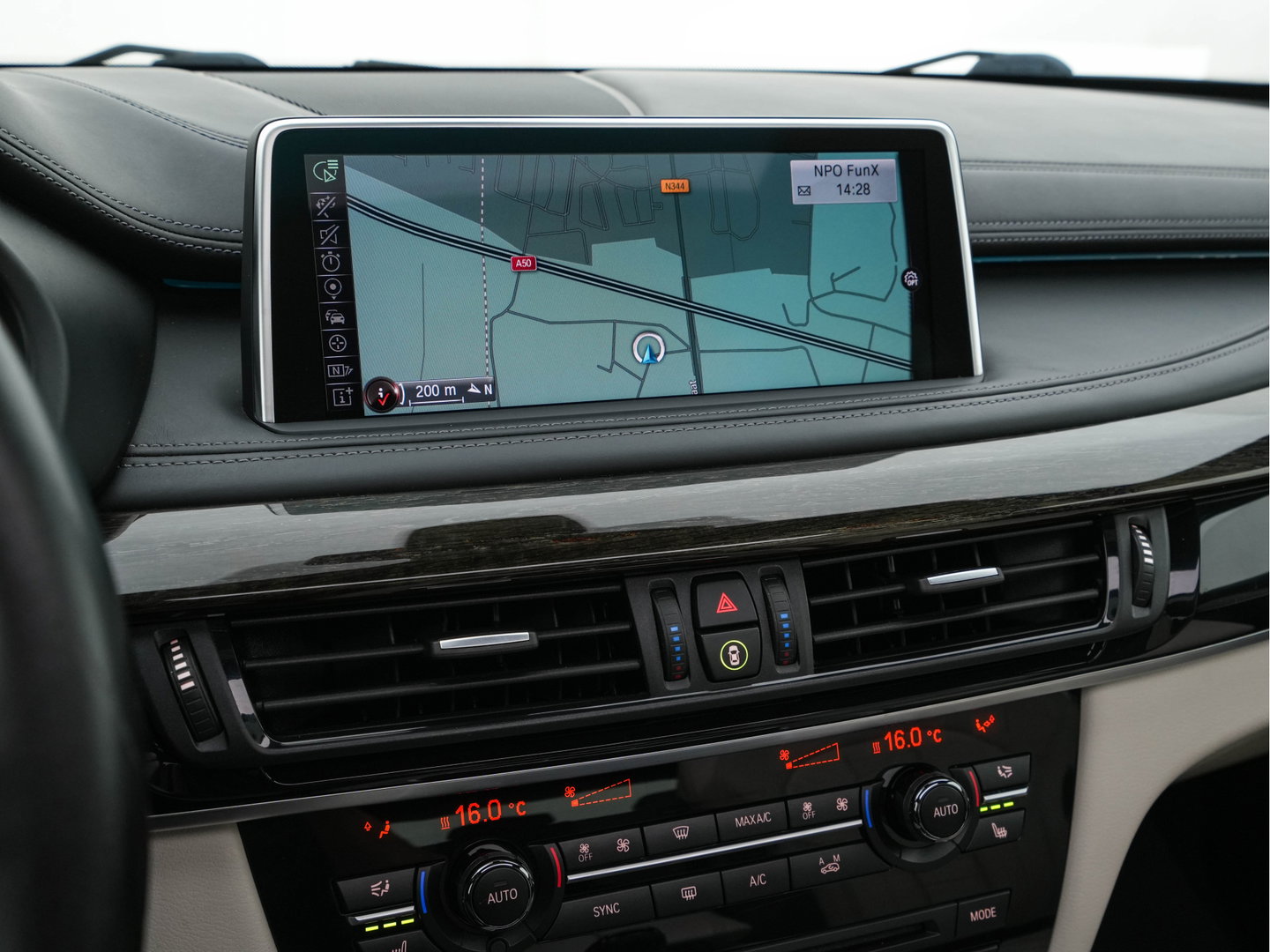 BMW X6 xDrive50i High-Executive M-Sportpack Aut. *PANO | HEAD-UP | TWO-COLOUR-LUXURYLEATHER | FULL-LED | MEMORY-PACK | HARMAN/KARDON-SOUNDSYSTEM |  | BLIND-SPOT | KEYLESS | CAMERA | COMFORT-SEATS | SOFT-CLOSE | 20''ALU*