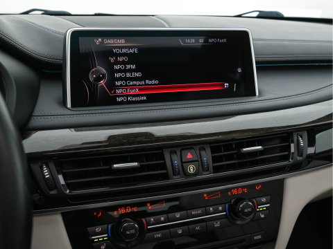 BMW X6 xDrive50i High-Executive M-Sportpack Aut. *PANO | HEAD-UP | TWO-COLOUR-LUXURYLEATHER | FULL-LED | MEMORY-PACK | HARMAN/KARDON-SOUNDSYSTEM |  | BLIND-SPOT | KEYLESS | CAMERA | COMFORT-SEATS | SOFT-CLOSE | 20''ALU*