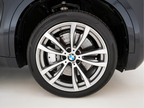 BMW X6 xDrive50i High-Executive M-Sportpack Aut. *PANO | HEAD-UP | TWO-COLOUR-LUXURYLEATHER | FULL-LED | MEMORY-PACK | HARMAN/KARDON-SOUNDSYSTEM |  | BLIND-SPOT | KEYLESS | CAMERA | COMFORT-SEATS | SOFT-CLOSE | 20''ALU*