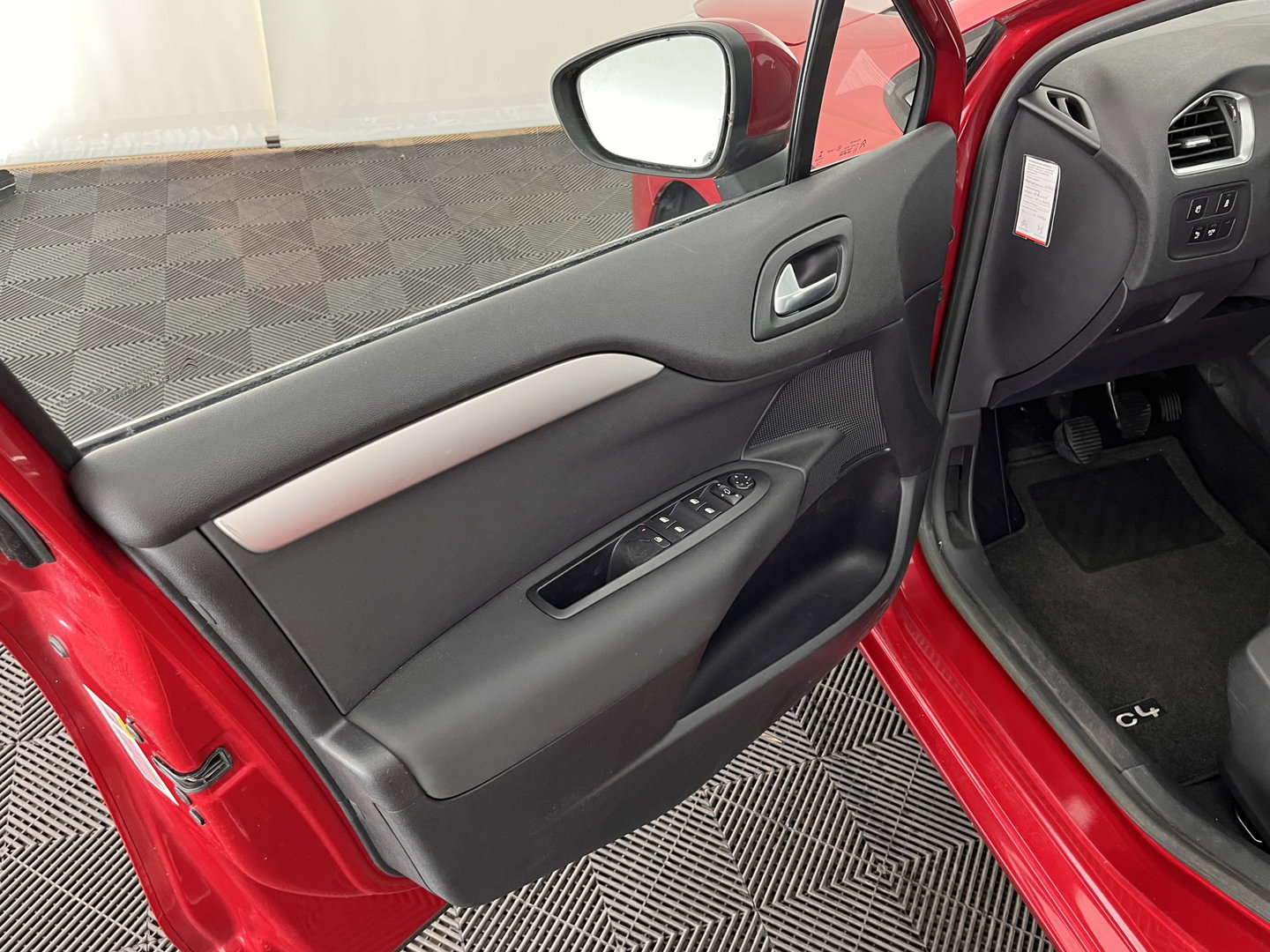 Citroën C4 1.6 e-HDi Ligne Business *PANO | NAVI-FULLMAP | COMFORT-SEATS | ECC | PDC | CRUISE | TOWBAR | 16"ALU*