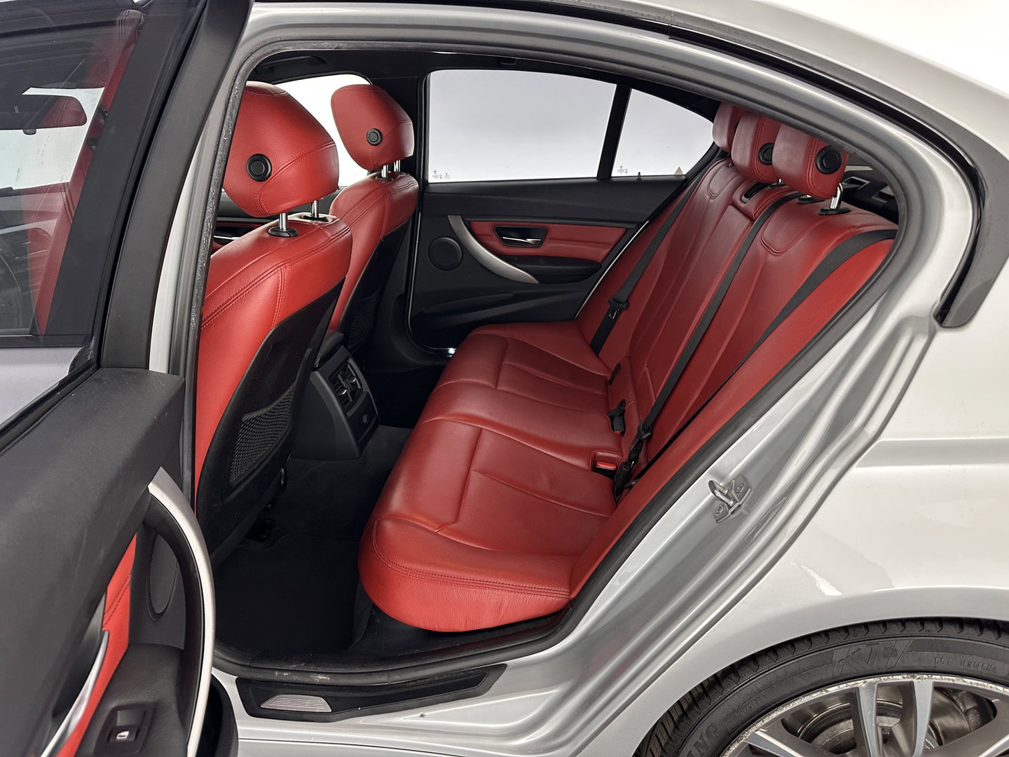 BMW 3-serie 328i High Executive M-Sport-Pack Aut *PANO | LEATHER | BI-XENON | HEATED-SPORTSEATS | SHIFT-PADDLES | HIFI-SOUND | MEMORY-PACK | KEYLESS | NAVI-FULLMAP | ECC | PRIVACY-GLASS | PDC | CRUISE | 19''ALU*
