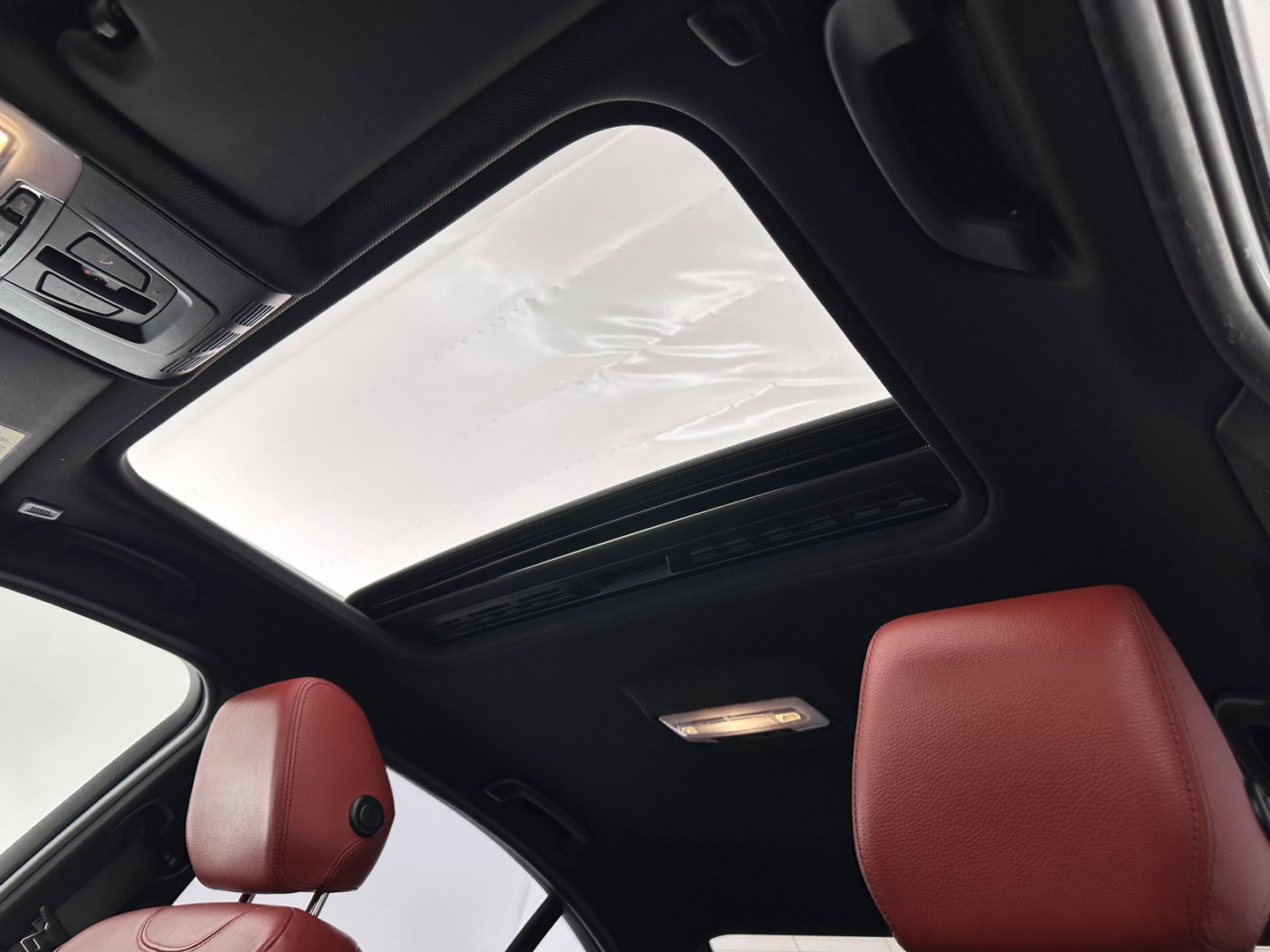 BMW 3-serie 328i High Executive M-Sport-Pack Aut *PANO | LEATHER | BI-XENON | HEATED-SPORTSEATS | SHIFT-PADDLES | HIFI-SOUND | MEMORY-PACK | KEYLESS | NAVI-FULLMAP | ECC | PRIVACY-GLASS | PDC | CRUISE | 19''ALU*