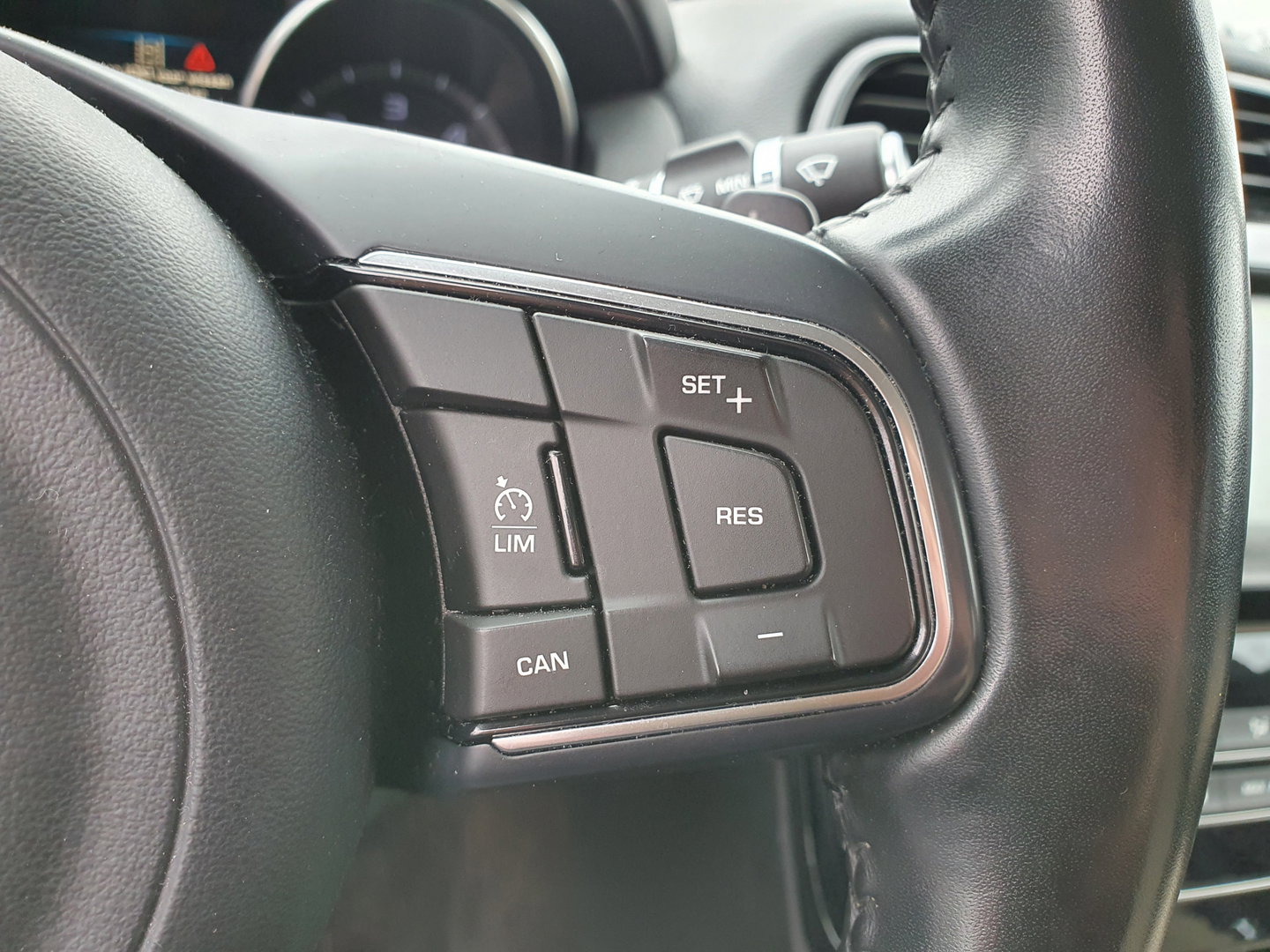 Jaguar XE 2.0 D Prestige ( ⚠️ ) Aut. *NAVI-FULLMAP | CAMERA | ECC | JAGUAR-AUDIO | SHIFTPADDLES | CRUISE | PDC | LANE-ASSIST | AMBIENTLIGHT | TOWBAR | COMFORTSEATS | 17"ALU*