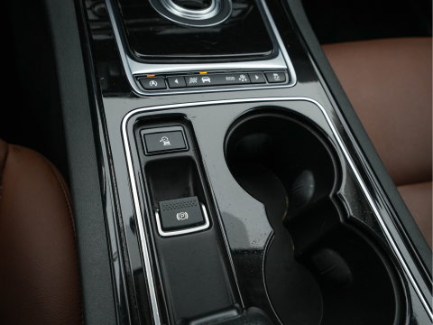Jaguar XE 2.0 D Pure ( ⚠️) Aut. *LEATHER | NAVI-FULLMAP | HEATED-COMFORTSEATS | CAMERA | ECC | SHIFT-PADDLES | LANE-ASSIST | PDC | SHIFT-PADDLES | LANE-ASSIST | JAGUAR-AUDIO | CRUISE | 17''ALU*