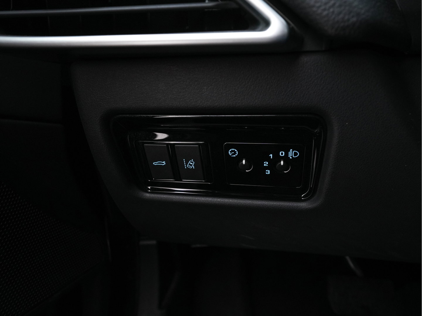Jaguar XE 2.0 D Pure ( ⚠️) Aut. *LEATHER | NAVI-FULLMAP | HEATED-COMFORTSEATS | CAMERA | ECC | SHIFT-PADDLES | LANE-ASSIST | PDC | SHIFT-PADDLES | LANE-ASSIST | JAGUAR-AUDIO | CRUISE | 17''ALU*