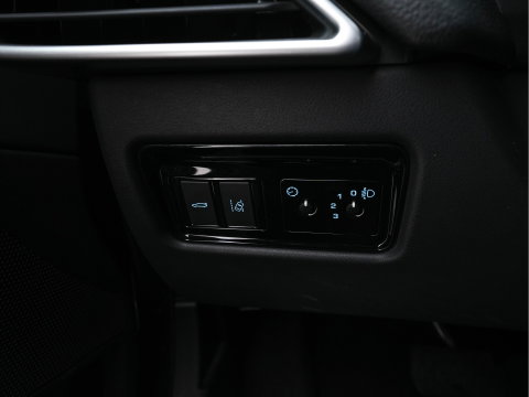 Jaguar XE 2.0 D Pure ( ⚠️) Aut. *LEATHER | NAVI-FULLMAP | HEATED-COMFORTSEATS | CAMERA | ECC | SHIFT-PADDLES | LANE-ASSIST | PDC | SHIFT-PADDLES | LANE-ASSIST | JAGUAR-AUDIO | CRUISE | 17''ALU*