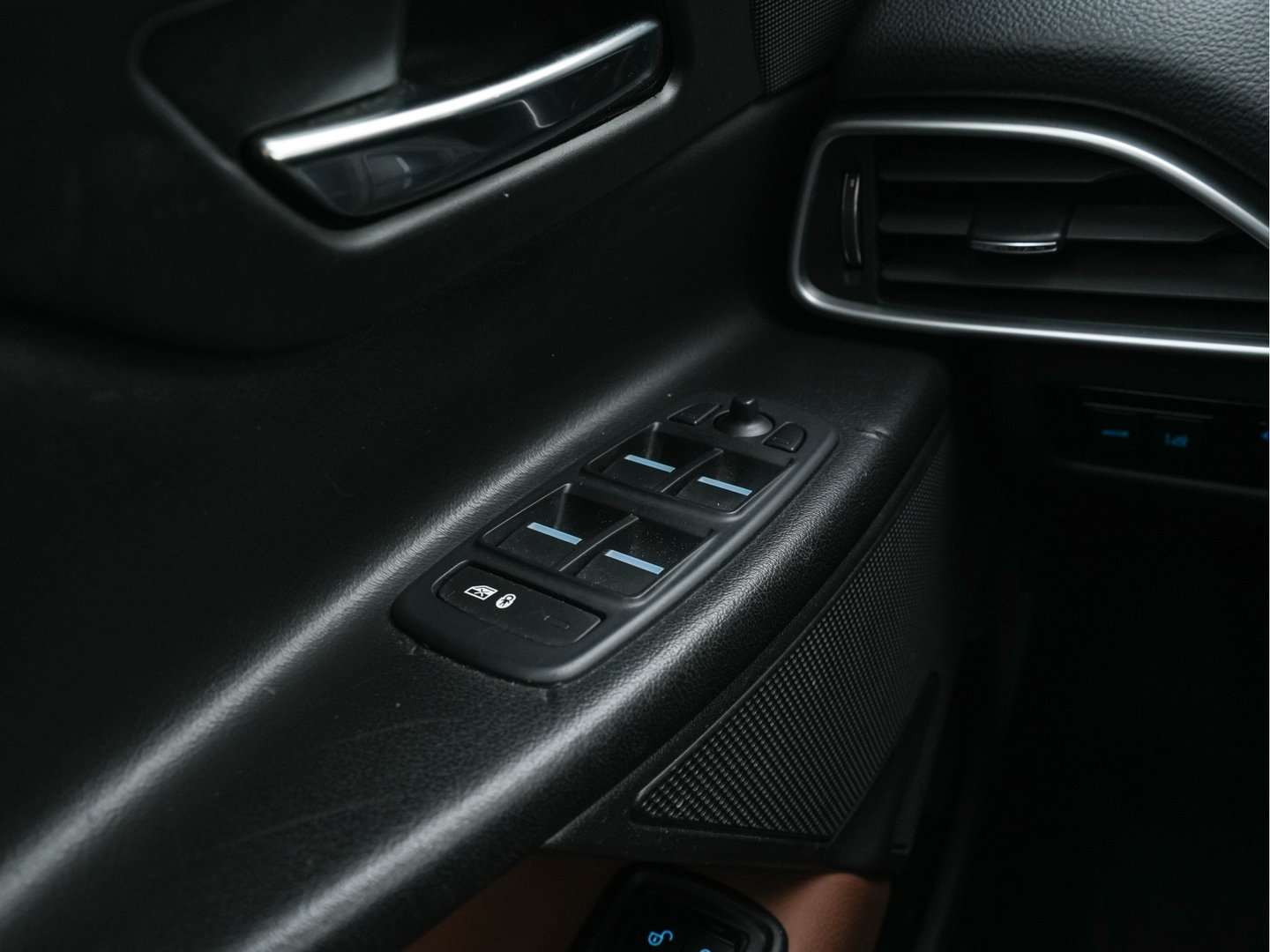 Jaguar XE 2.0 D Pure ( ⚠️) Aut. *LEATHER | NAVI-FULLMAP | HEATED-COMFORTSEATS | CAMERA | ECC | SHIFT-PADDLES | LANE-ASSIST | PDC | SHIFT-PADDLES | LANE-ASSIST | JAGUAR-AUDIO | CRUISE | 17''ALU*