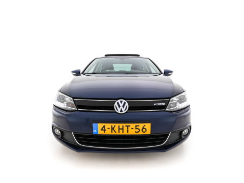 Volkswagen Jetta 1.4 TSI Hybrid Highline Executive-Pack Aut. *PANO | BI-XENON | NAVI-FULLMAP | CAMERA | HEATED-COMFORTSEATS | ECC | PDC | PRIVACY-GLASS | CRUISE | RADIO-CD | SHIFT-PADDLES | 17''ALU*