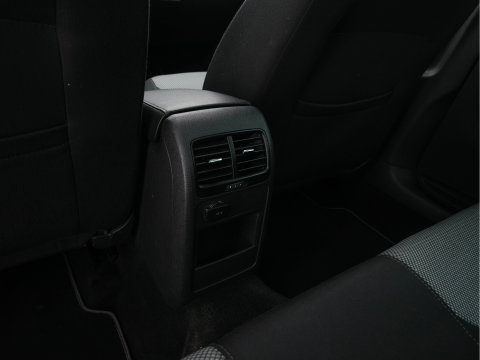 Volkswagen Jetta 1.4 TSI Hybrid Highline Executive-Pack Aut. *PANO | BI-XENON | NAVI-FULLMAP | CAMERA | HEATED-COMFORTSEATS | ECC | PDC | PRIVACY-GLASS | CRUISE | RADIO-CD | SHIFT-PADDLES | 17''ALU*