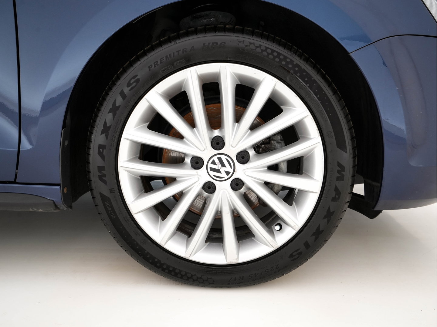 Volkswagen Jetta 1.4 TSI Hybrid Highline Executive-Pack Aut. *PANO | BI-XENON | NAVI-FULLMAP | CAMERA | HEATED-COMFORTSEATS | ECC | PDC | PRIVACY-GLASS | CRUISE | RADIO-CD | SHIFT-PADDLES | 17''ALU*