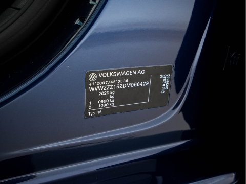 Volkswagen Jetta 1.4 TSI Hybrid Highline Executive-Pack Aut. *PANO | BI-XENON | NAVI-FULLMAP | CAMERA | HEATED-COMFORTSEATS | ECC | PDC | PRIVACY-GLASS | CRUISE | RADIO-CD | SHIFT-PADDLES | 17''ALU*