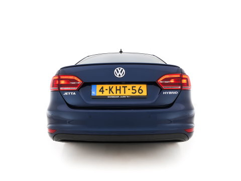 Volkswagen Jetta 1.4 TSI Hybrid Highline Executive-Pack Aut. *PANO | BI-XENON | NAVI-FULLMAP | CAMERA | HEATED-COMFORTSEATS | ECC | PDC | PRIVACY-GLASS | CRUISE | RADIO-CD | SHIFT-PADDLES | 17''ALU*