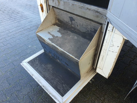 MAN TGL 8.180 (5-pers) Aut. 4X2 BL EEV *PAARDEN (2) /HORSES (2) TRAILER* AUT. *PAARDEN TRAILER- PFERDETRANSPORTWAGEN - HORSES TRAILER* *lengte: 760cm l breedte:236cm l hoogte:325cm*