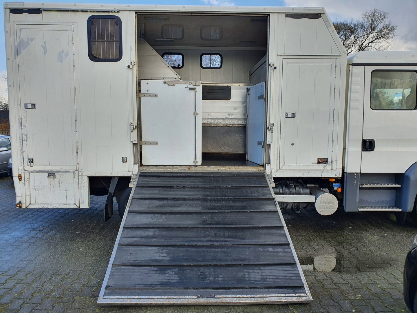 MAN TGL 8.180 (5-pers) Aut. 4X2 BL EEV *PAARDEN (2) /HORSES (2) TRAILER* AUT. *PAARDEN TRAILER- PFERDETRANSPORTWAGEN - HORSES TRAILER* *lengte: 760cm l breedte:236cm l hoogte:325cm*
