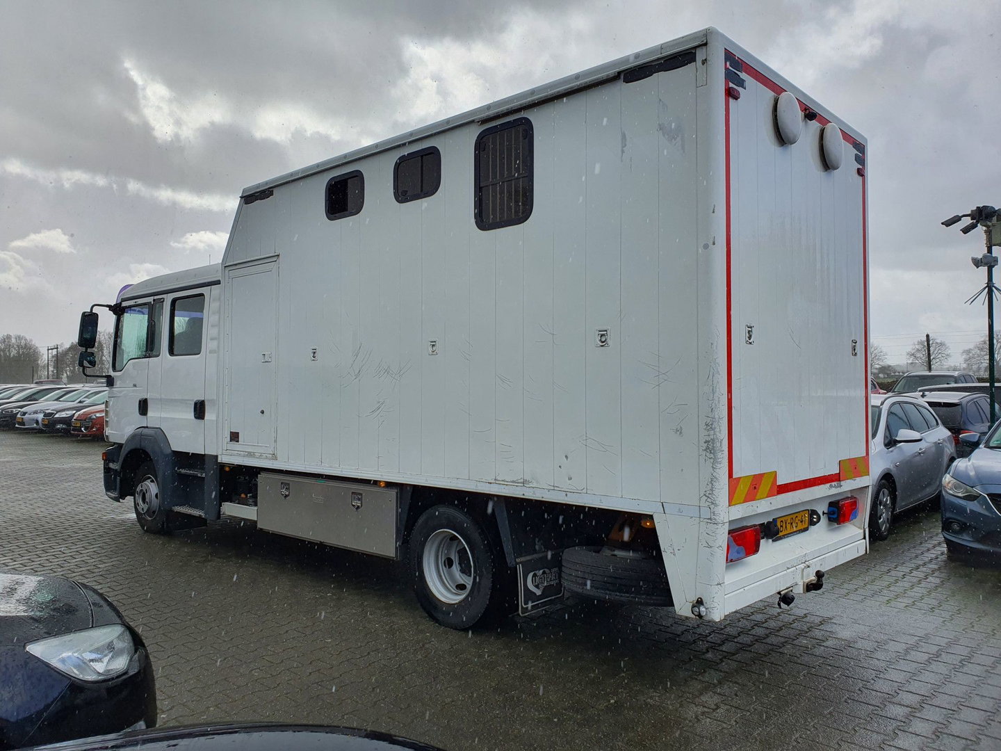 MAN TGL 8.180 (5-pers) Aut. 4X2 BL EEV *PAARDEN (2) /HORSES (2) TRAILER* AUT. *PAARDEN TRAILER- PFERDETRANSPORTWAGEN - HORSES TRAILER* *lengte: 760cm l breedte:236cm l hoogte:325cm*