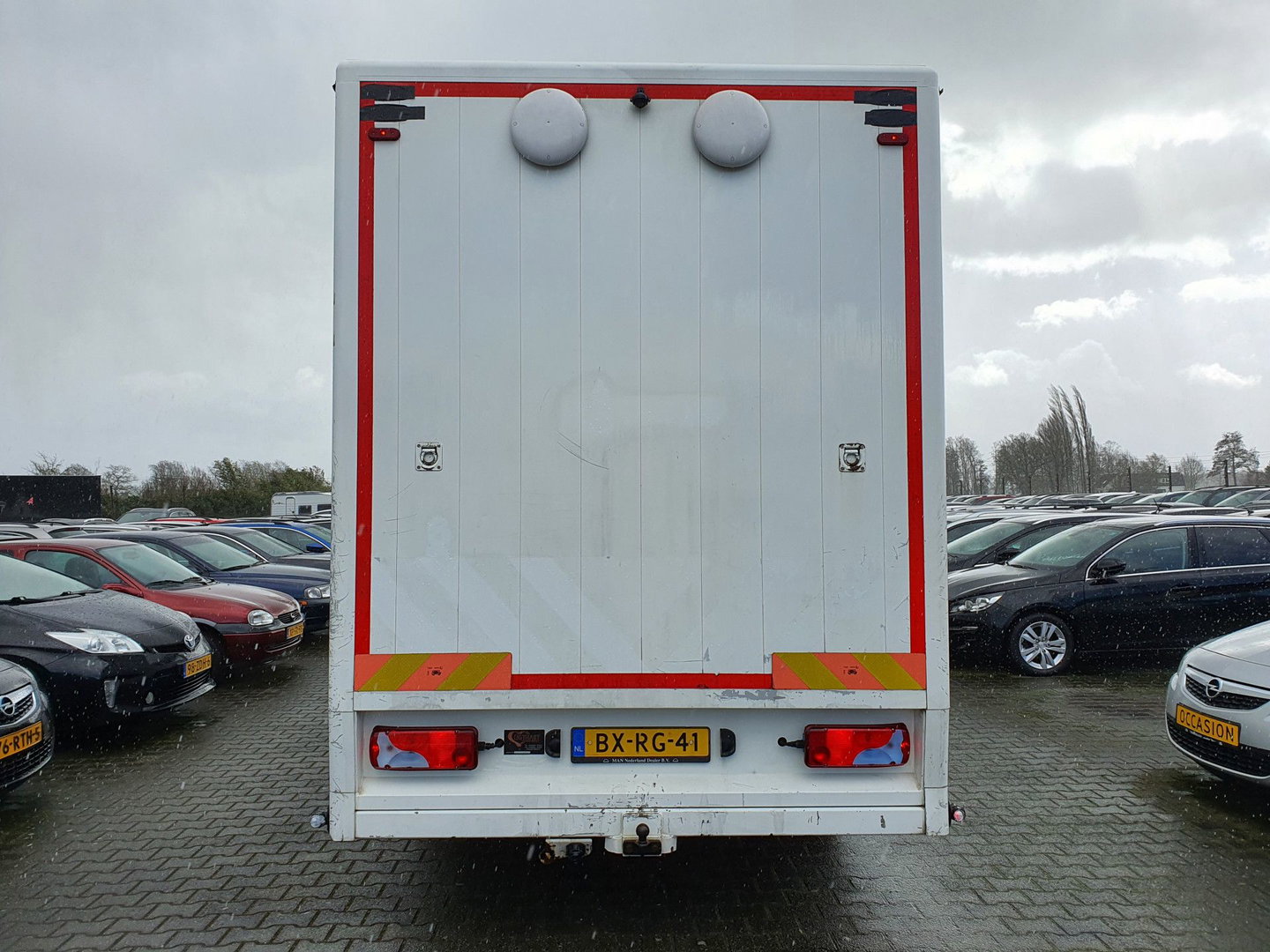 MAN TGL 8.180 (5-pers) Aut. 4X2 BL EEV *PAARDEN (2) /HORSES (2) TRAILER* AUT. *PAARDEN TRAILER- PFERDETRANSPORTWAGEN - HORSES TRAILER* *lengte: 760cm l breedte:236cm l hoogte:325cm*