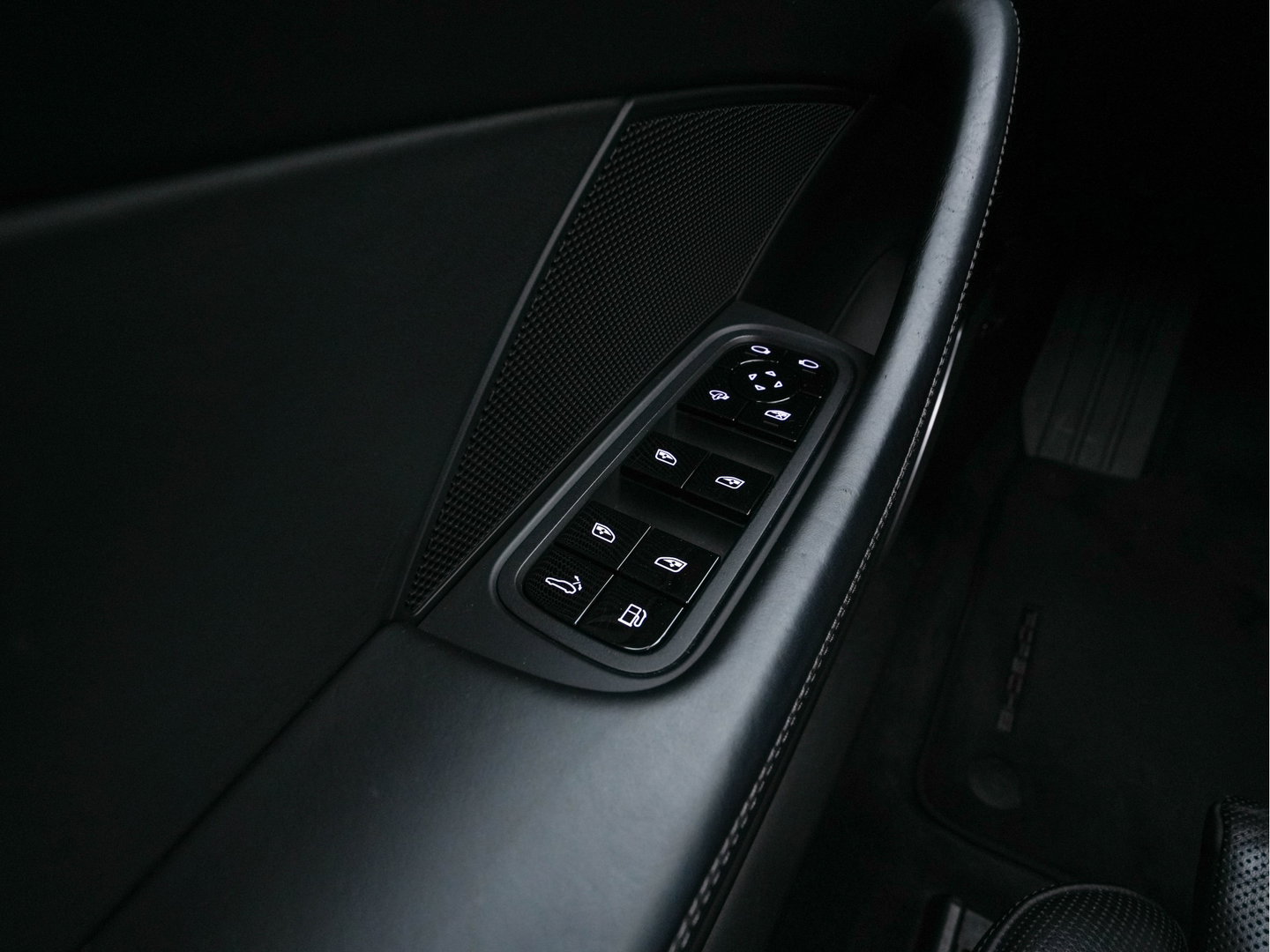 Porsche Panamera Sport Turismo 2.9 4 E-Hybrid (Plug-In) Aut. *PANO | LEATHER | NAVI-FULLMAP | AIR-SUSPENSION | KEYLESS | BOSE-SURROUND | SOFT-CLOSE | ADAPT-CRUISE | SURROUND-VIEW | DAB | MEMORY-PACK | CARPLAY | SPORT-SEATS | ...