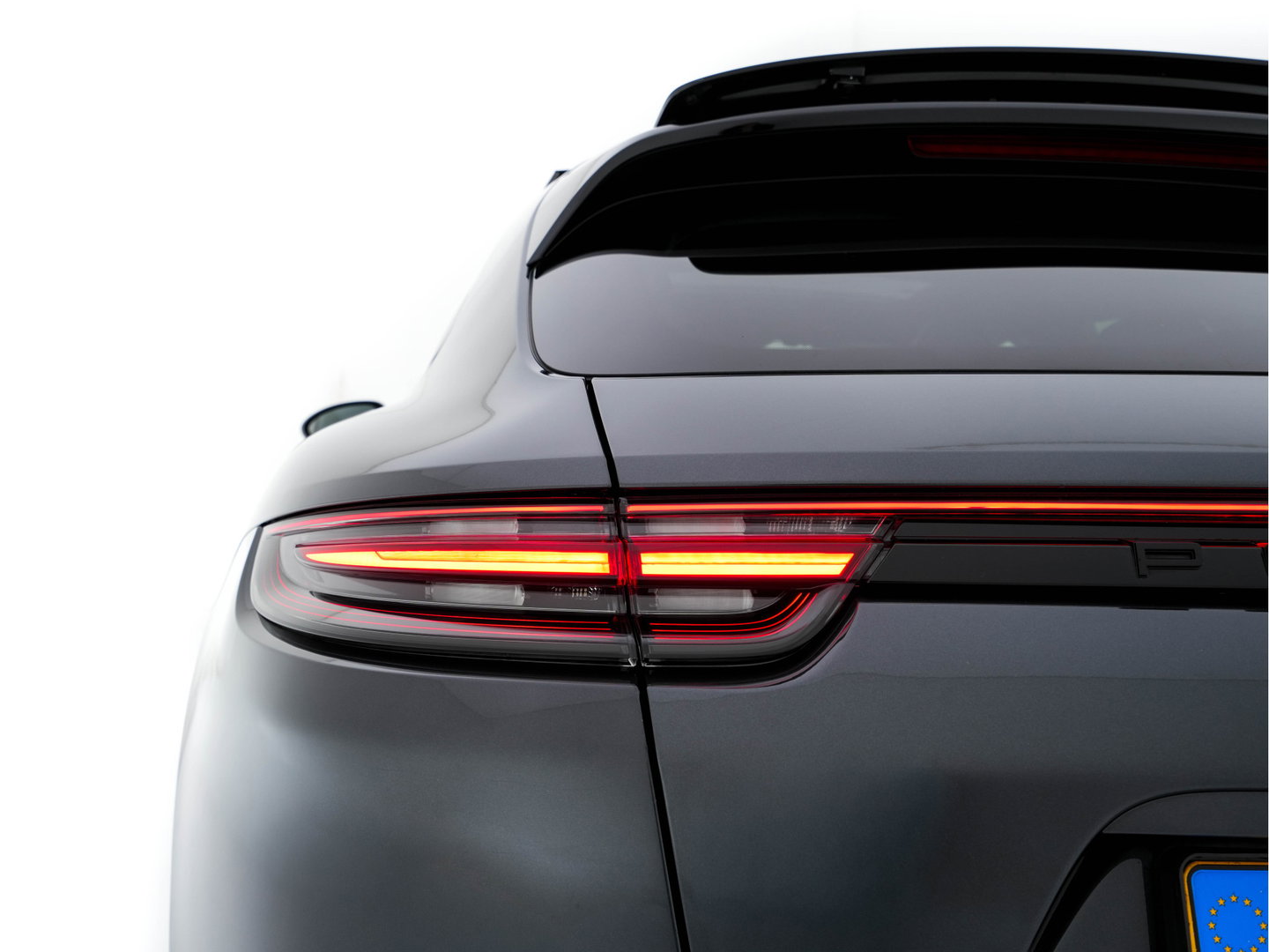 Porsche Panamera Sport Turismo 2.9 4 E-Hybrid (Plug-In) Aut. *PANO | LEATHER | NAVI-FULLMAP | AIR-SUSPENSION | KEYLESS | BOSE-SURROUND | SOFT-CLOSE | ADAPT-CRUISE | SURROUND-VIEW | DAB | MEMORY-PACK | CARPLAY | SPORT-SEATS | ...