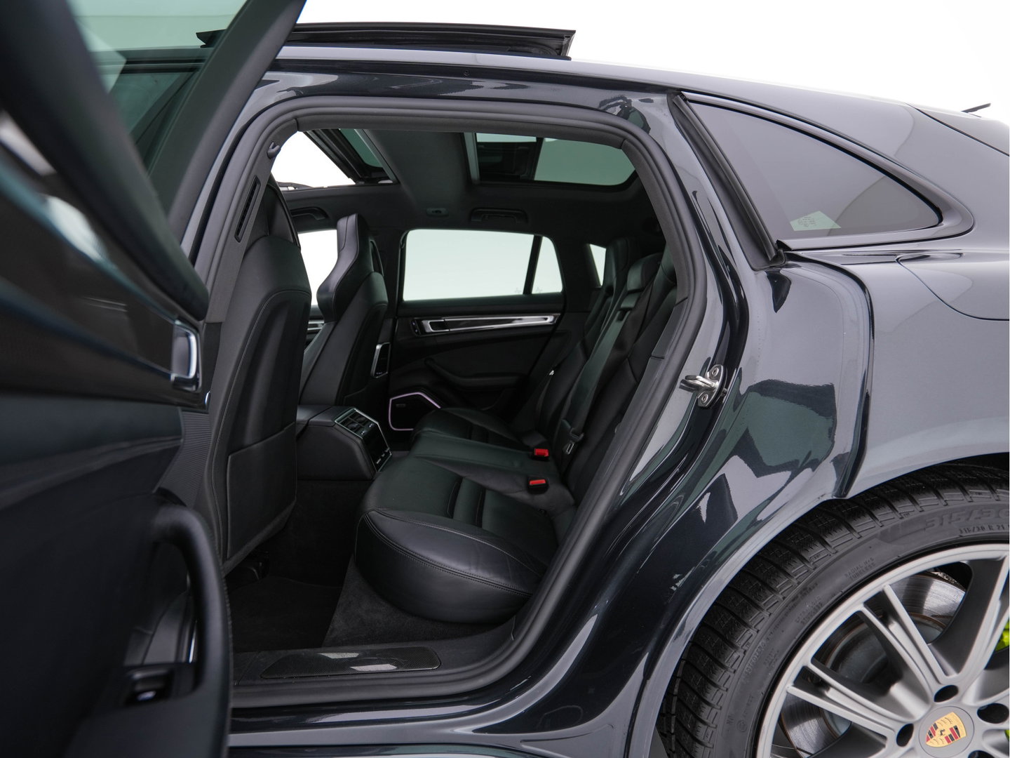 Porsche Panamera Sport Turismo 2.9 4 E-Hybrid (Plug-In) Aut. *PANO | LEATHER | NAVI-FULLMAP | AIR-SUSPENSION | KEYLESS | BOSE-SURROUND | SOFT-CLOSE | ADAPT-CRUISE | SURROUND-VIEW | DAB | MEMORY-PACK | CARPLAY | SPORT-SEATS | ...