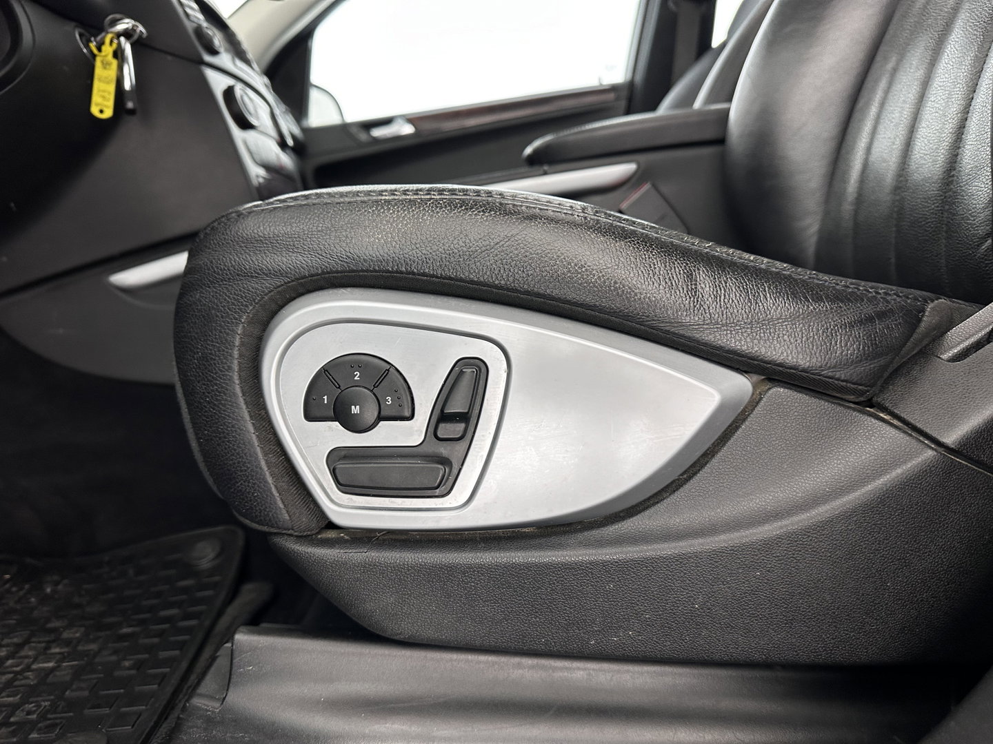 Mercedes-Benz M-Klasse ML 420 CDI (⚠️) Aut. *PANO | LEATHER | BI-XENON | NAVI-FULLMAP | KEYLESS | AIRMATIC | CAMERA | TOWBAR | CRUISE | HARMAN/KARDON-AUDIO| MEMORY-PACK | HEATED-COMFORT-SEATS | 19"ALU*