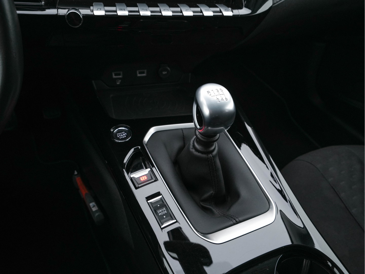 Peugeot 508 SW 1.5 BlueHDI Blue Lease Active Avantage (INCL-BTW) *NAVI-FULLMAP | DIGI-COCKPIT | LANE-ASSIST | SPORT-SEATS | PRIVACY-GLASS | CAMERA | DAB | KEYLESS | ECC | CARBON-INLAY | PDC | CRUISE | 19"ALU*