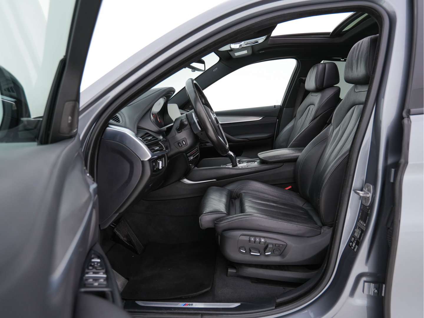 BMW X6 xDrive30d M-Sportpack High Executive (⚠️) Aut. *PANO | LEATHER | BLIND-SPOT | FULL-LED | HARMAN/KARDON-AUDIO | ADAPTIVE-CRUISE | SHIFT-PADDLES | HEAD-UP | SURROUND-VIEW | MEMORY-PACK | NAVI-FULLMAP | KEYLESS | ECC | PDC | 20''ALU*
