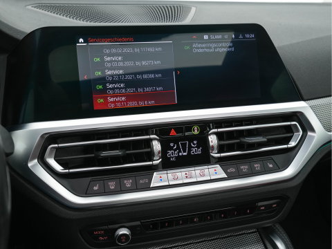 BMW 4 Serie Coupé 420i ( new-modell ) M-Sport-Pack High Executive (INCL-BTW) Aut.*PANO | LASER-LED | LEATHER | DIGI-COCKPIT | CAMERA | HIFI-SOUND | HEATED-SPORTSEATS | NAVI-FULLMAP | AMBIENT-LIGHT | ECC | CARPLAY | PDC | CRUISE | 19''ALU *
