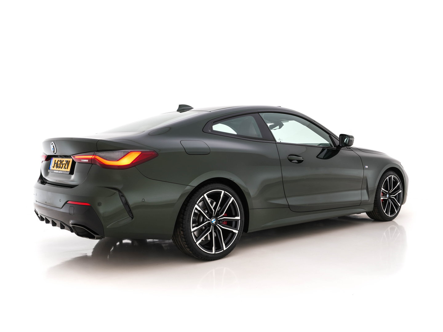 BMW 4 Serie Coupé 420i ( new-modell ) M-Sport-Pack High Executive (INCL-BTW) Aut.*PANO | LASER-LED | LEATHER | DIGI-COCKPIT | CAMERA | HIFI-SOUND | HEATED-SPORTSEATS | NAVI-FULLMAP | AMBIENT-LIGHT | ECC | CARPLAY | PDC | CRUISE | 19''ALU *