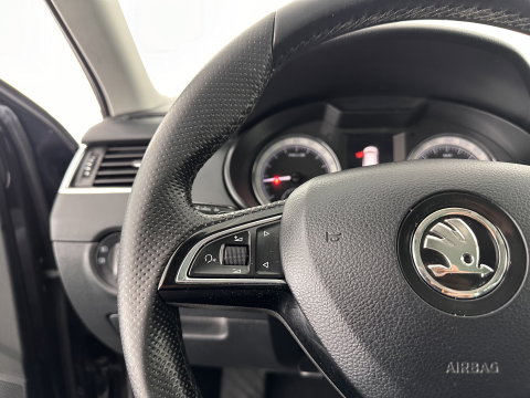 Škoda Octavia Combi 1.6 TDI Greentech Clever Edition Aut. *LEATHER-FABRIC | NAVI-FULLMAP | COMFORT-SEATS | DAB+ | HEATED-SEATS | AMUNDSEN-AUDIO | ECC | SHIFT-PADDLES | PARKPILOT | CRUISE | TOWBAR | 16''ALU *
