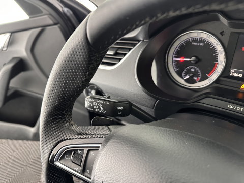 Škoda Octavia Combi 1.6 TDI Greentech Clever Edition Aut. *LEATHER-FABRIC | NAVI-FULLMAP | COMFORT-SEATS | DAB+ | HEATED-SEATS | AMUNDSEN-AUDIO | ECC | SHIFT-PADDLES | PARKPILOT | CRUISE | TOWBAR | 16''ALU *
