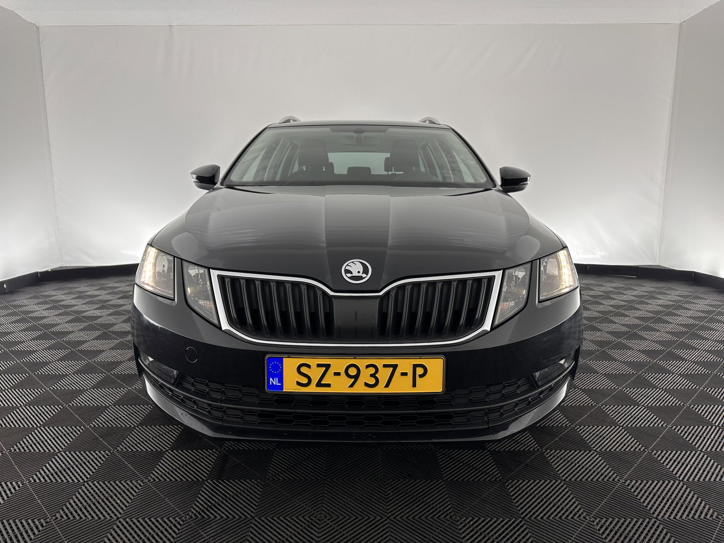 Škoda Octavia Combi 1.6 TDI Greentech Clever Edition Aut. *LEATHER-FABRIC | NAVI-FULLMAP | COMFORT-SEATS | DAB+ | HEATED-SEATS | AMUNDSEN-AUDIO | ECC | SHIFT-PADDLES | PARKPILOT | CRUISE | TOWBAR | 16''ALU *