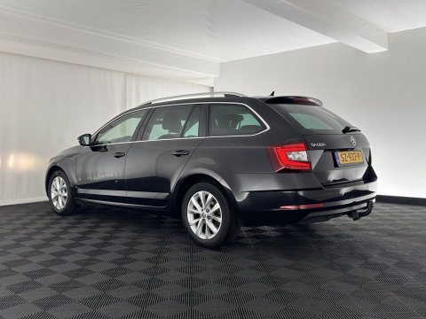 Škoda Octavia Combi 1.6 TDI Greentech Clever Edition Aut. *LEATHER-FABRIC | NAVI-FULLMAP | COMFORT-SEATS | DAB+ | HEATED-SEATS | AMUNDSEN-AUDIO | ECC | SHIFT-PADDLES | PARKPILOT | CRUISE | TOWBAR | 16''ALU *