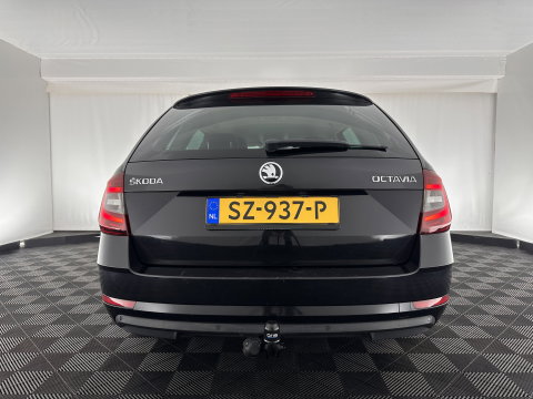 Škoda Octavia Combi 1.6 TDI Greentech Clever Edition Aut. *LEATHER-FABRIC | NAVI-FULLMAP | COMFORT-SEATS | DAB+ | HEATED-SEATS | AMUNDSEN-AUDIO | ECC | SHIFT-PADDLES | PARKPILOT | CRUISE | TOWBAR | 16''ALU *