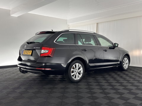 Škoda Octavia Combi 1.6 TDI Greentech Clever Edition Aut. *LEATHER-FABRIC | NAVI-FULLMAP | COMFORT-SEATS | DAB+ | HEATED-SEATS | AMUNDSEN-AUDIO | ECC | SHIFT-PADDLES | PARKPILOT | CRUISE | TOWBAR | 16''ALU *