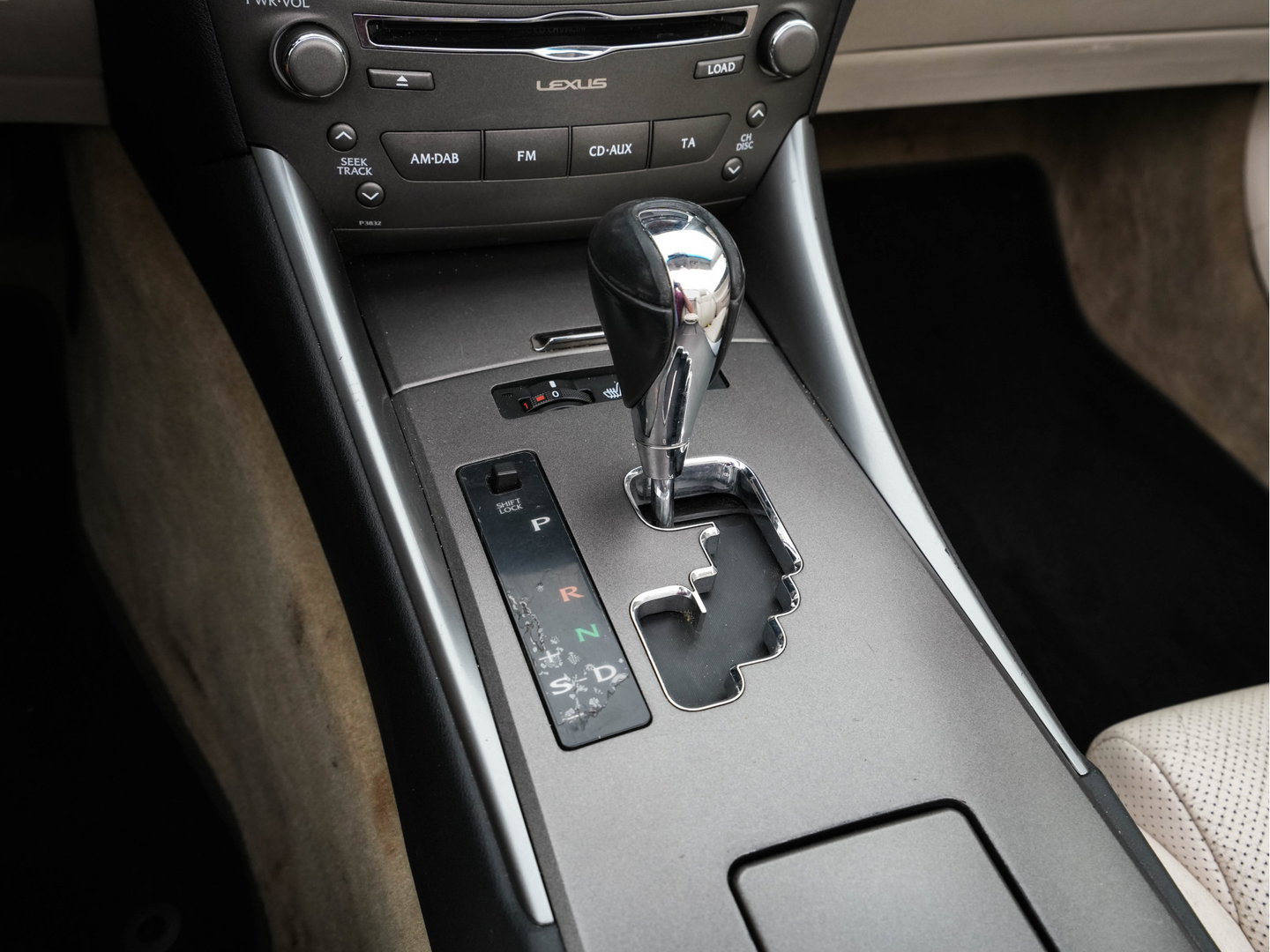 Lexus IS Cabriolet 250C Luxury Aut. * LEATHER | NAVI-FULLMAP | KEYLESS | PDC | SHIFT-PADDLES | CRUISE | ECC | HEATED-SEATS | CAMERA | AIRSCARF | 18''ALU *