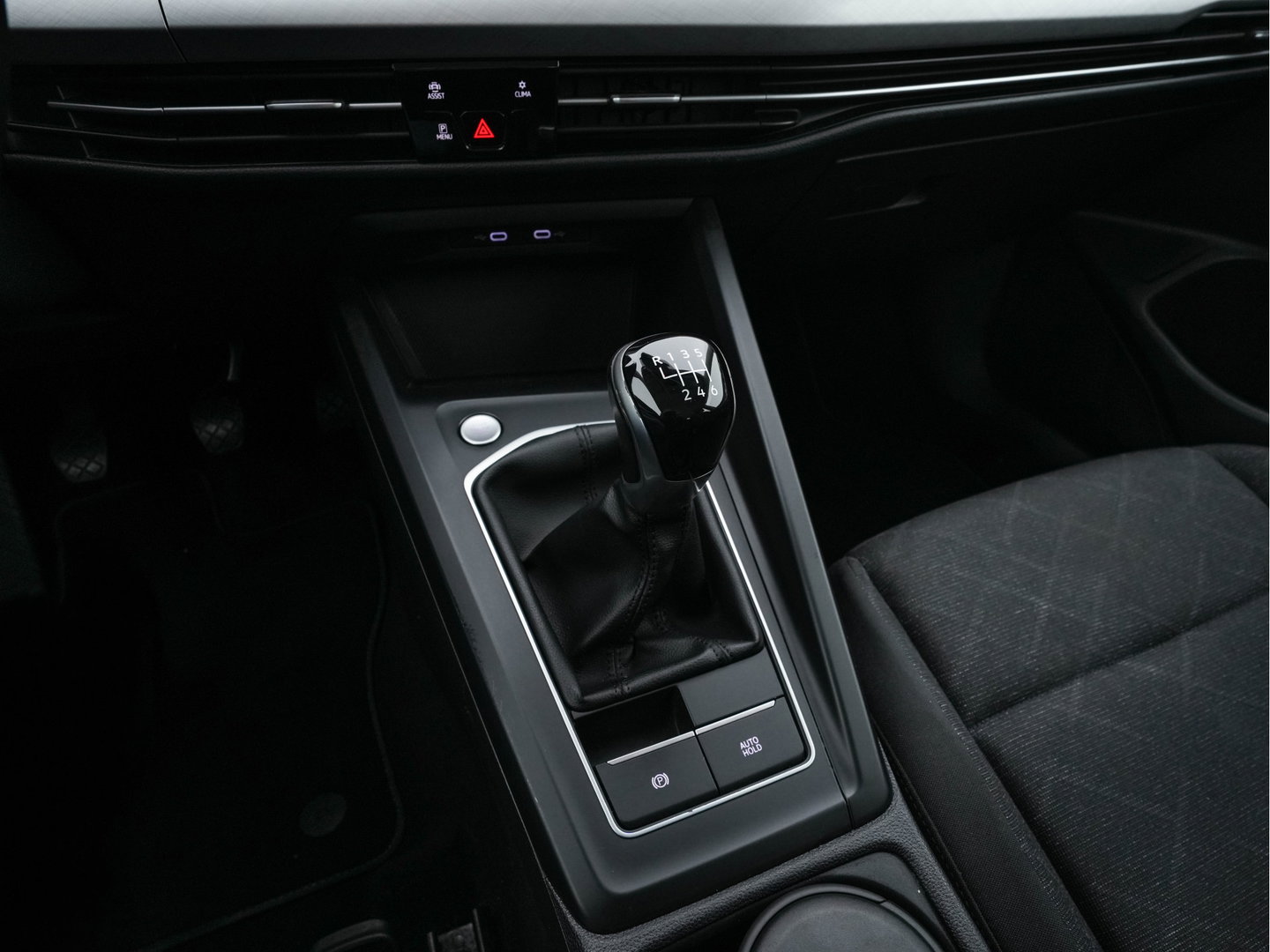Volkswagen Golf Variant 2.0 TDI Life Business (INCL-BTW)  *FULL-LED | DIGI-COCKPIT | NAVI-FULLMAP | HEATED-COMFORTSEATS | KEYLESS | DAB+ | CARPLAY | ECC | AMBIENT-LIGHT | PDC | 16''ALU*
