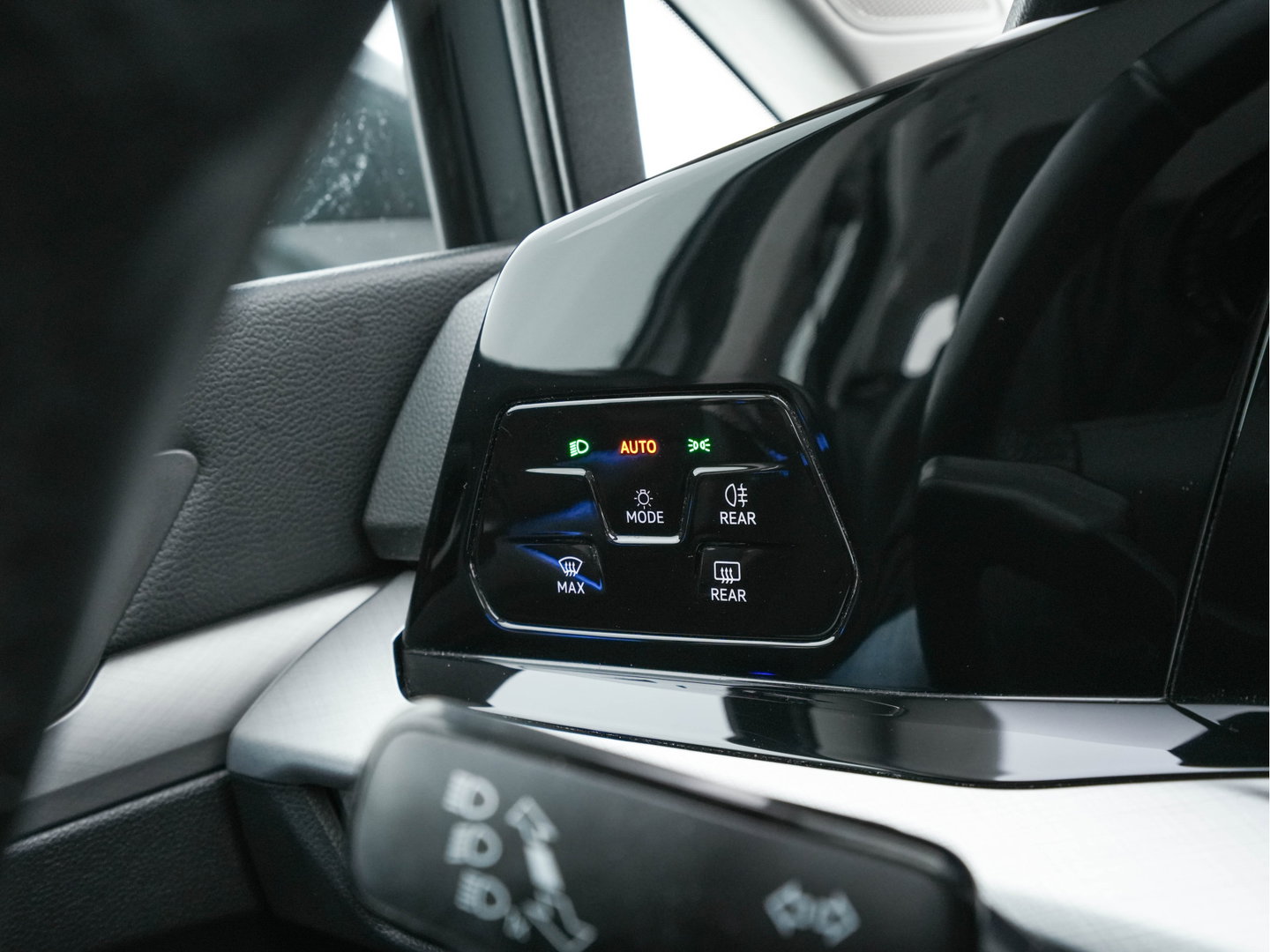 Volkswagen Golf Variant 2.0 TDI Life Business (INCL-BTW)  *FULL-LED | DIGI-COCKPIT | NAVI-FULLMAP | HEATED-COMFORTSEATS | KEYLESS | DAB+ | CARPLAY | ECC | AMBIENT-LIGHT | PDC | 16''ALU*