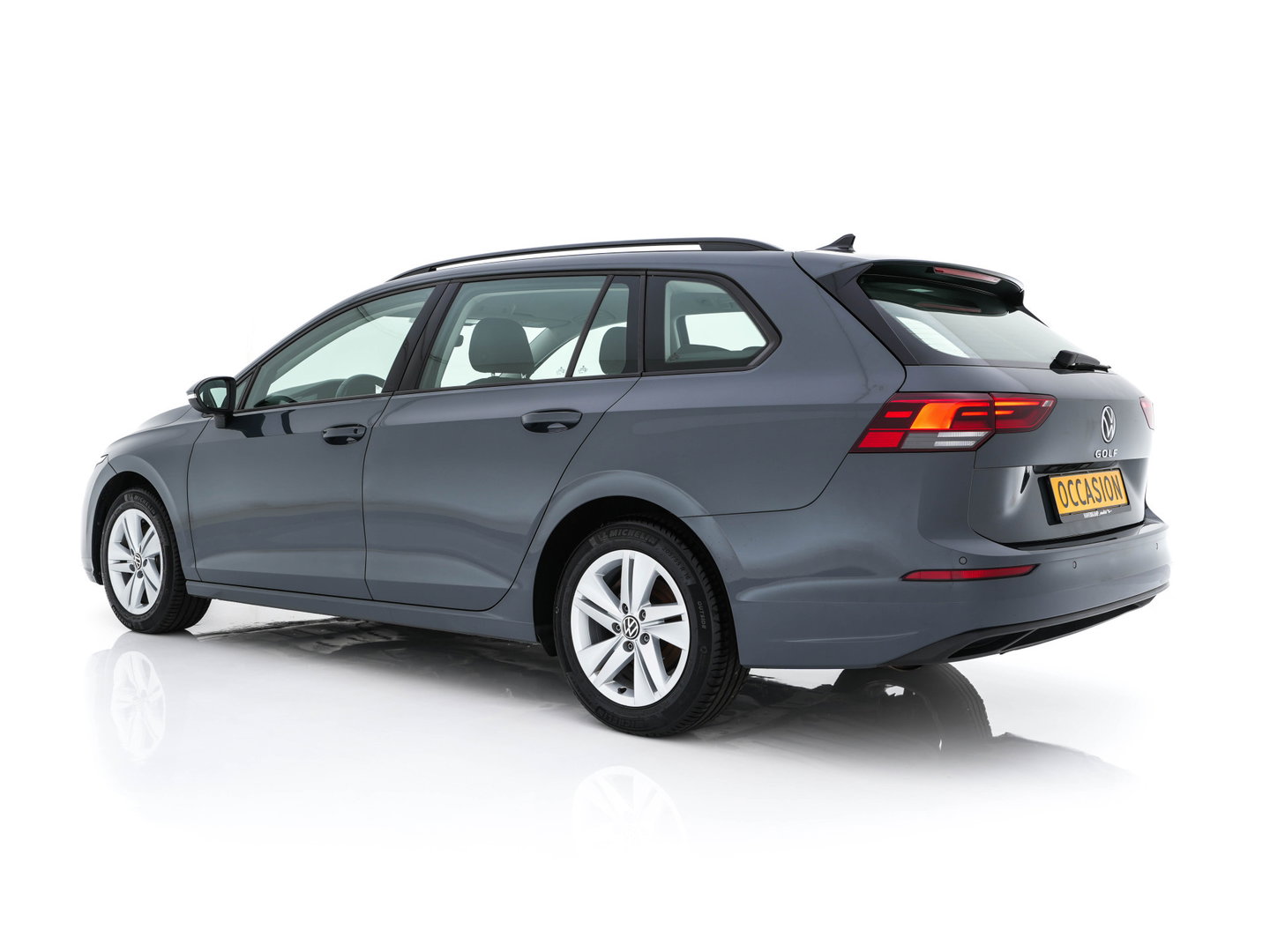 Volkswagen Golf Variant 2.0 TDI Life Business (INCL-BTW)  *FULL-LED | DIGI-COCKPIT | NAVI-FULLMAP | HEATED-COMFORTSEATS | KEYLESS | DAB+ | CARPLAY | ECC | AMBIENT-LIGHT | PDC | 16''ALU*