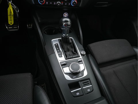 Audi A3 Sportback 1.5 TFSI CoD S-Line Edition Aut. *FULL-LED | LEATHER-FABRIC | NAVI-FULLMAP | SPORTSEATS | AUDI-SOUND | ECC | PDC | PRIVACYGLASS | CRUISE | 18''ALU*